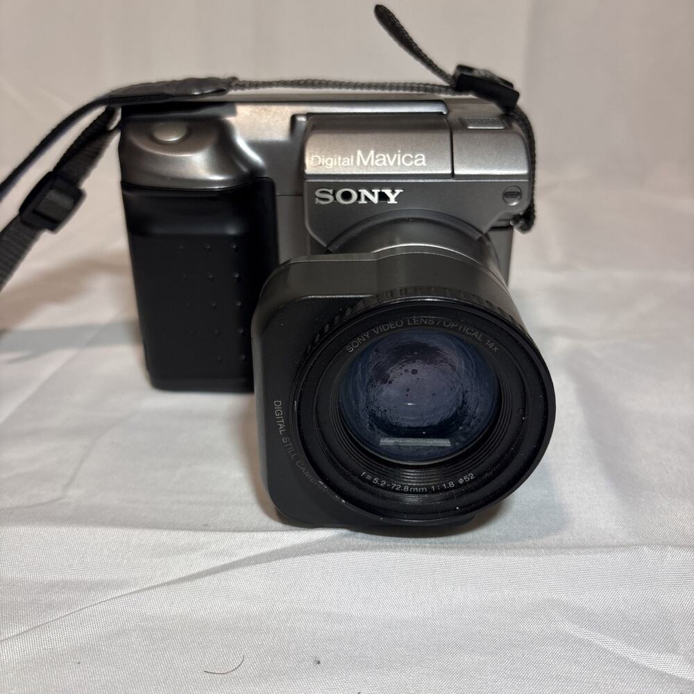 Sony Mavica MVC-FD91 0.8MP Silver 14x Zoom Floppy Disk Camera Working Light Haze